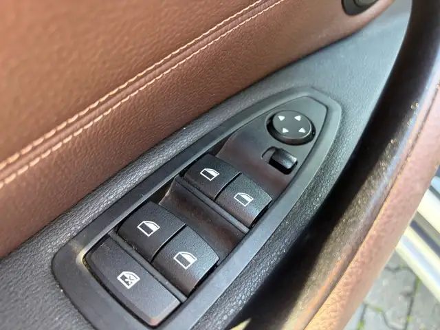 BMW X1 view 8