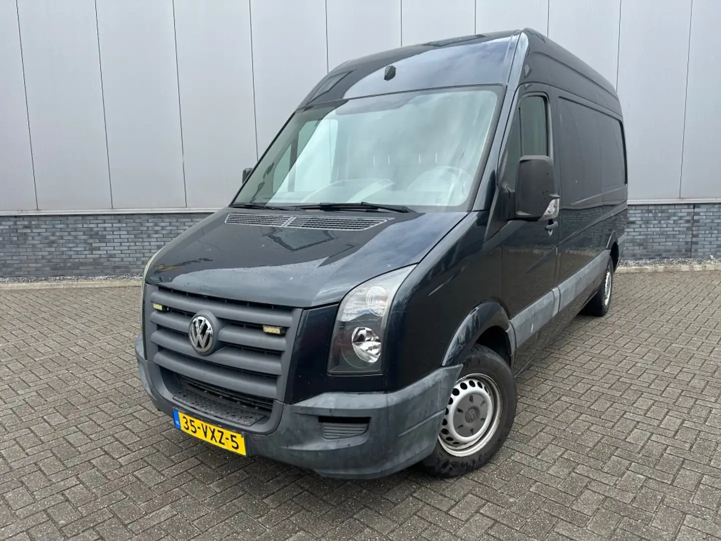 Volkswagen Crafter 28 2.5TDI L2H2 Negro - 1