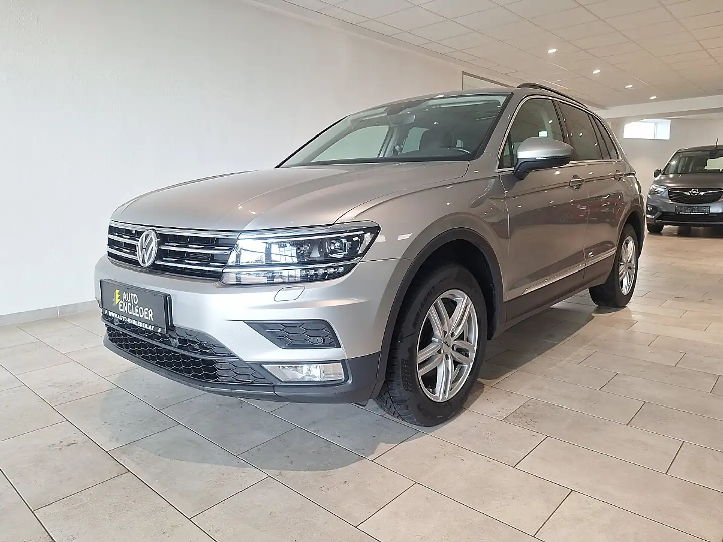Volkswagen Tiguan 2,0 TDI SCR 4Motion Comfortline DSG Silber - 2