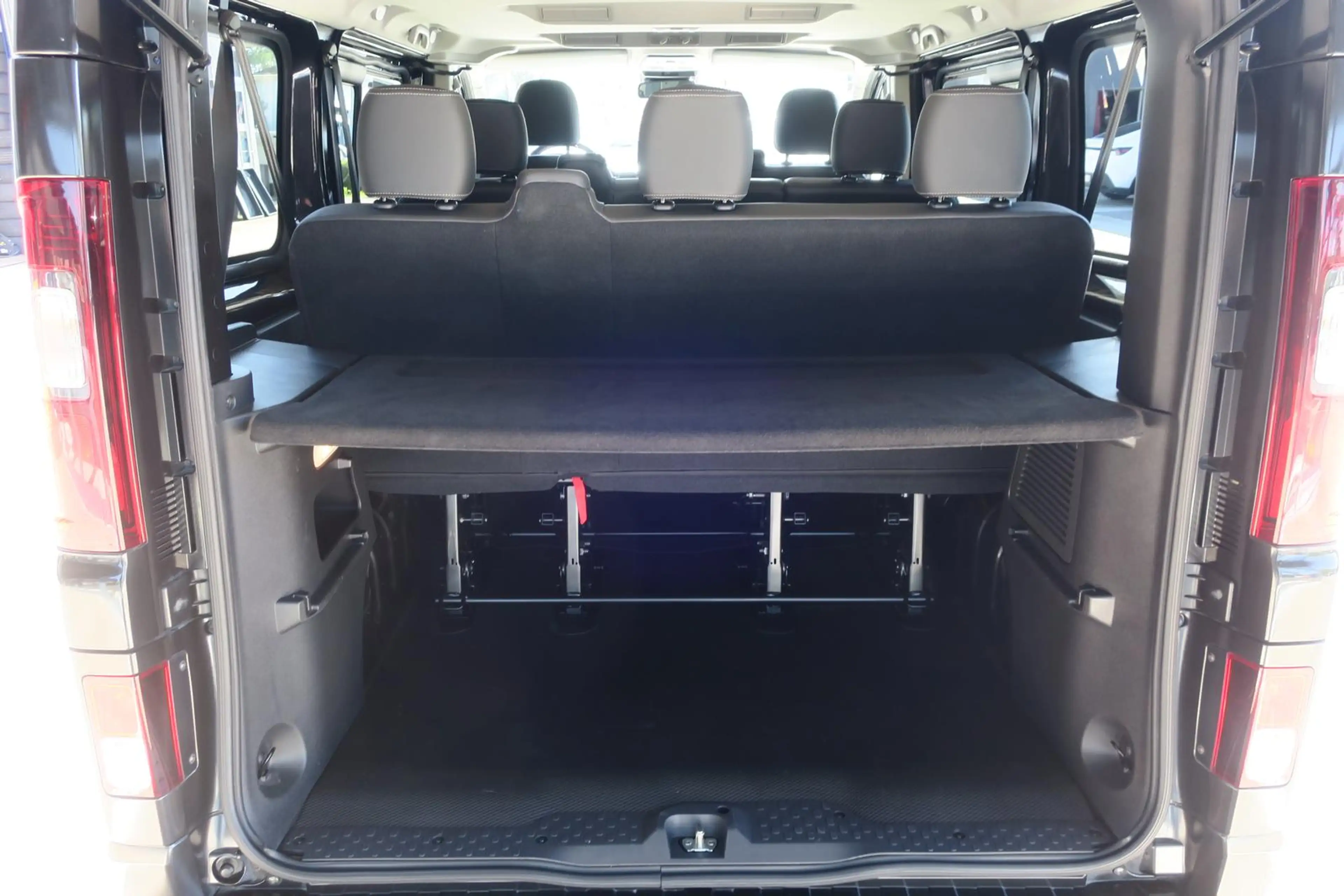 Nissan Primastar Kombi L1H1 dCi 170 AT TEKNA 9-SITZER — photo 12