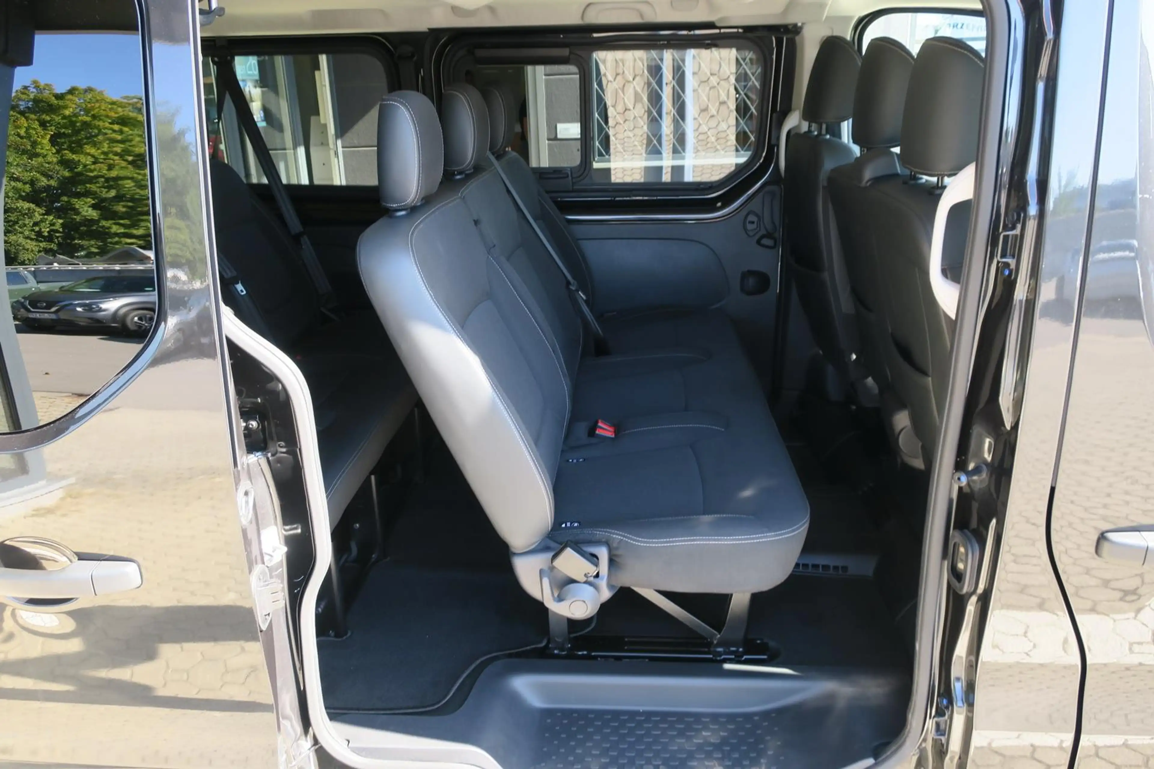 Nissan Primastar Kombi L1H1 dCi 170 AT TEKNA 9-SITZER — photo 9