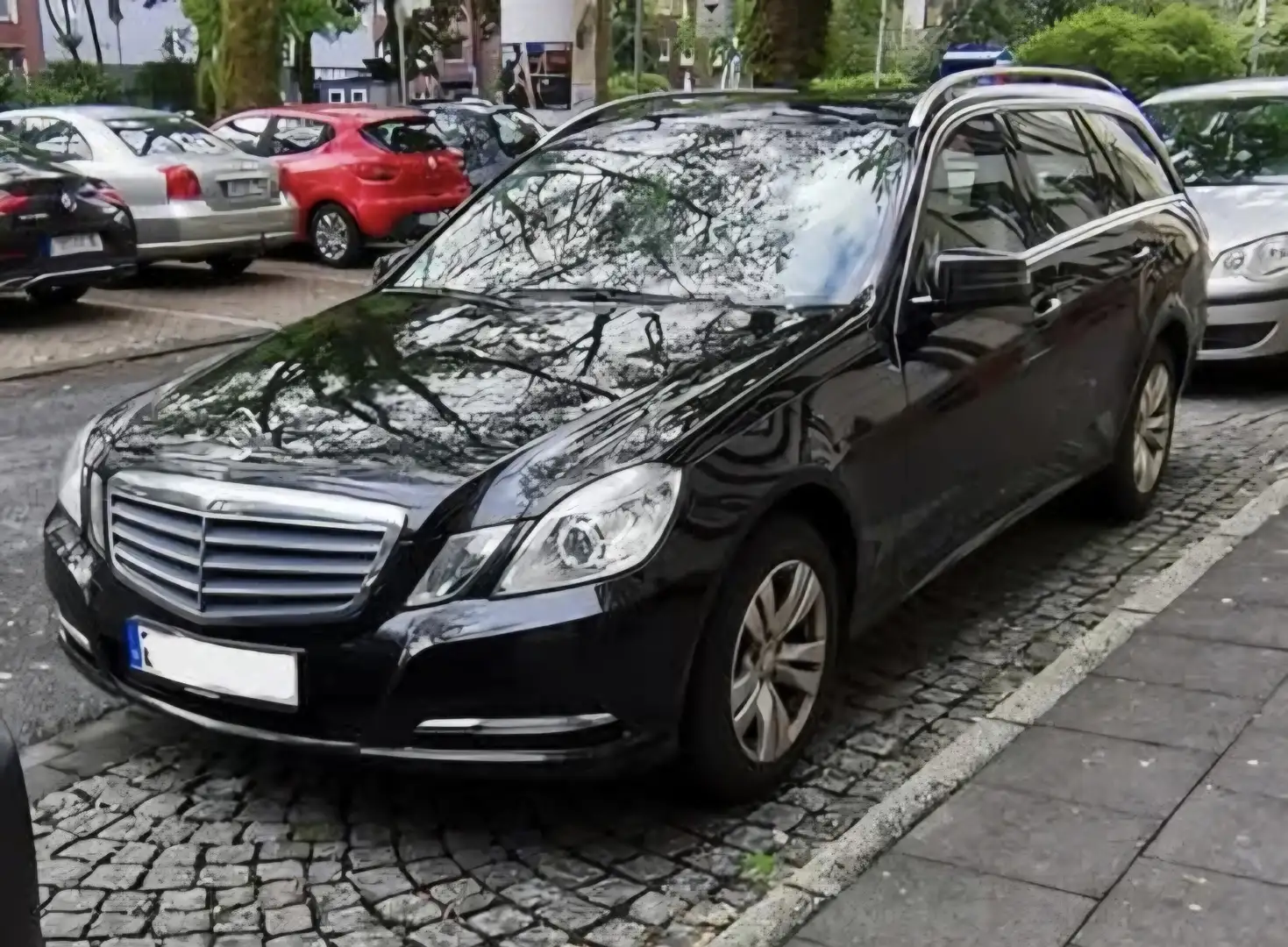 Mercedes-Benz E 250 T CDI DPF BlueEFFICIENCY 7G-TRONIC Schwarz - 2