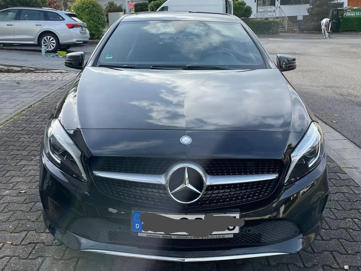 Mercedes-Benz A 180 A 180 7G-DCT Urban Schwarz - 2