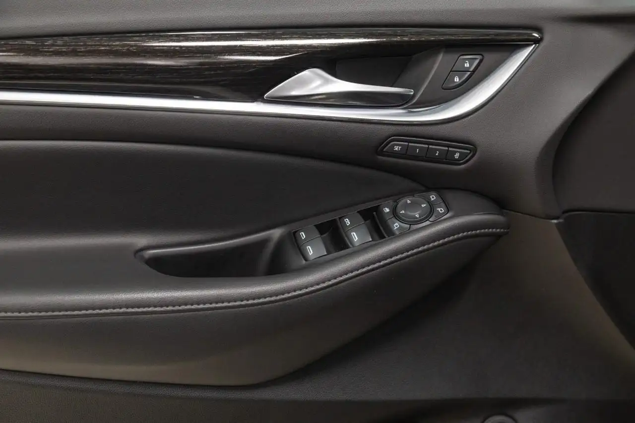 Buick Enclave снимка Buick Enclave