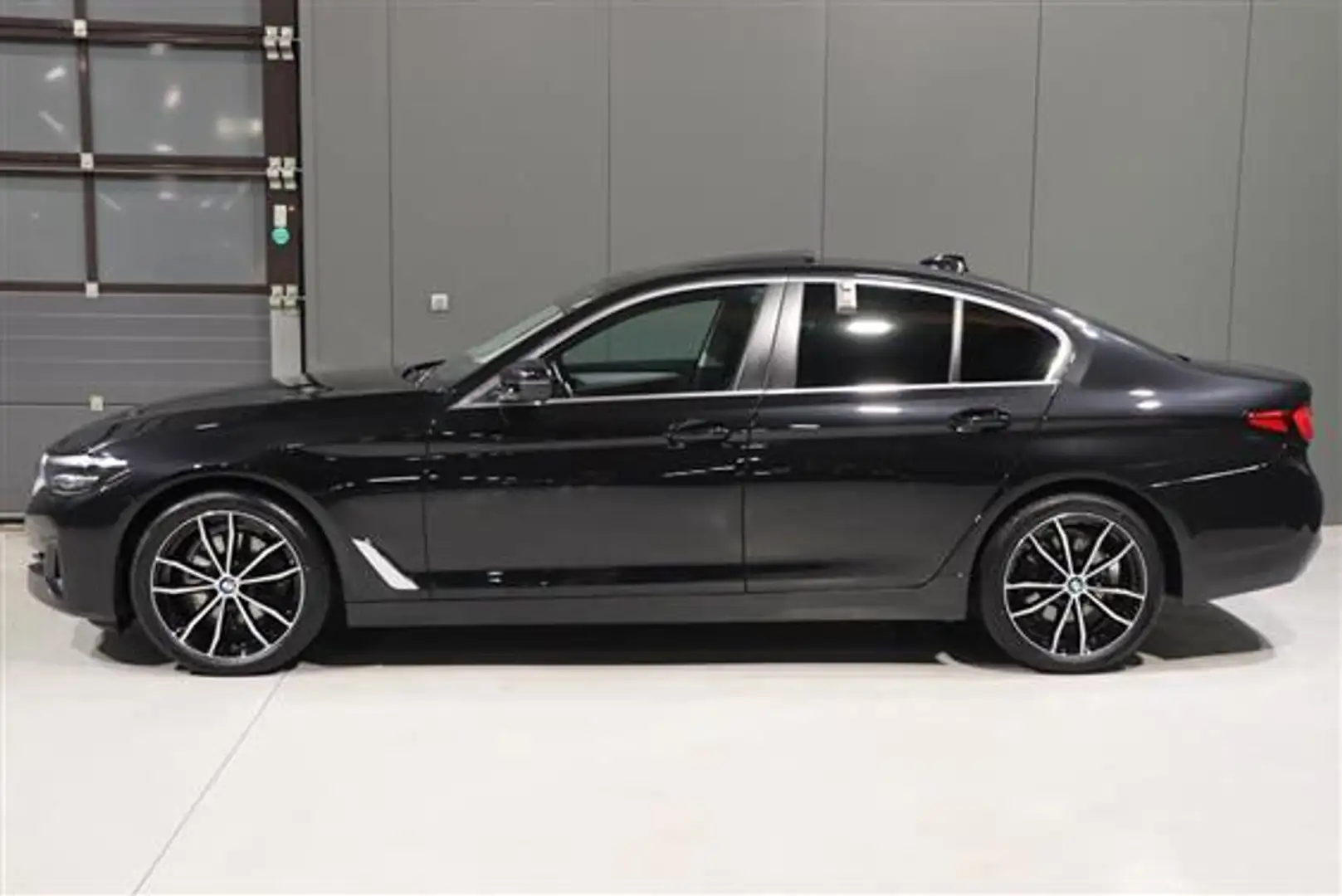 BMW 520 crna - 2