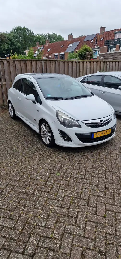 Opel Corsa 1.4 16V Color Edition Wit - 1