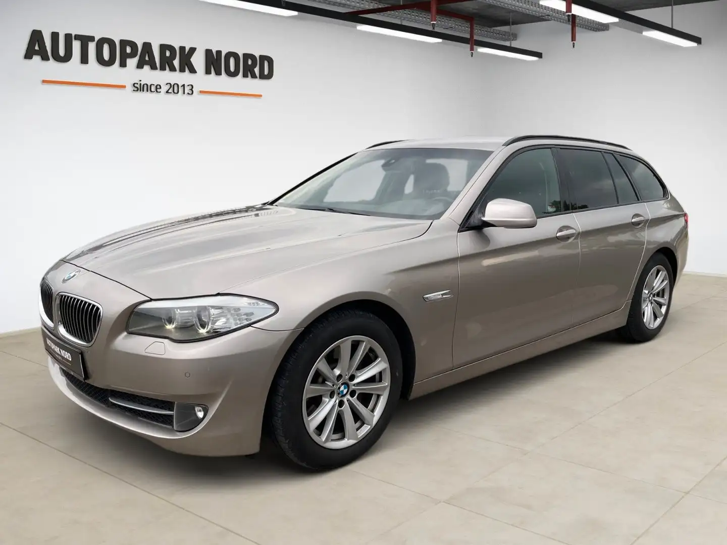 BMW 525 d Aut. Touring/AHK/BI-XENON/SHZ/TEMP/NAVI/PDC Silber - 1