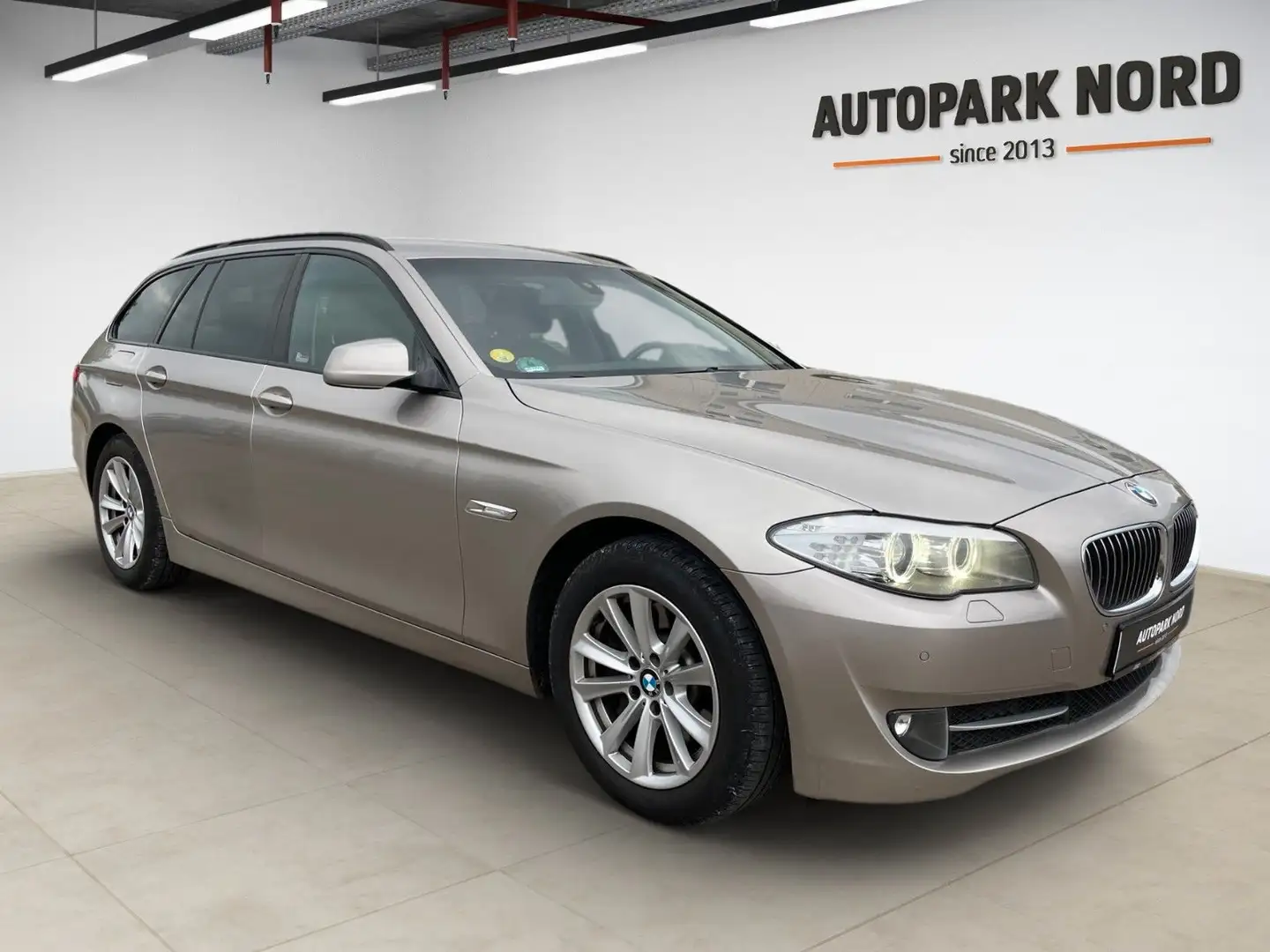 BMW 525 d Aut. Touring/AHK/BI-XENON/SHZ/TEMP/NAVI/PDC Silber - 2