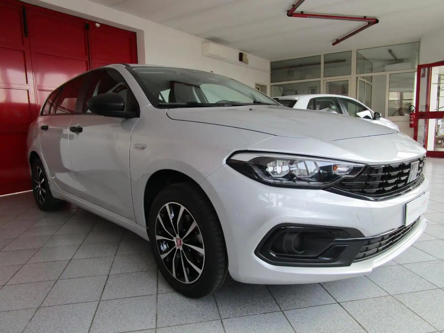 Fiat Tipo 1.0 SW Con cerchi in lega e sensori di parcheggio Argento - 2