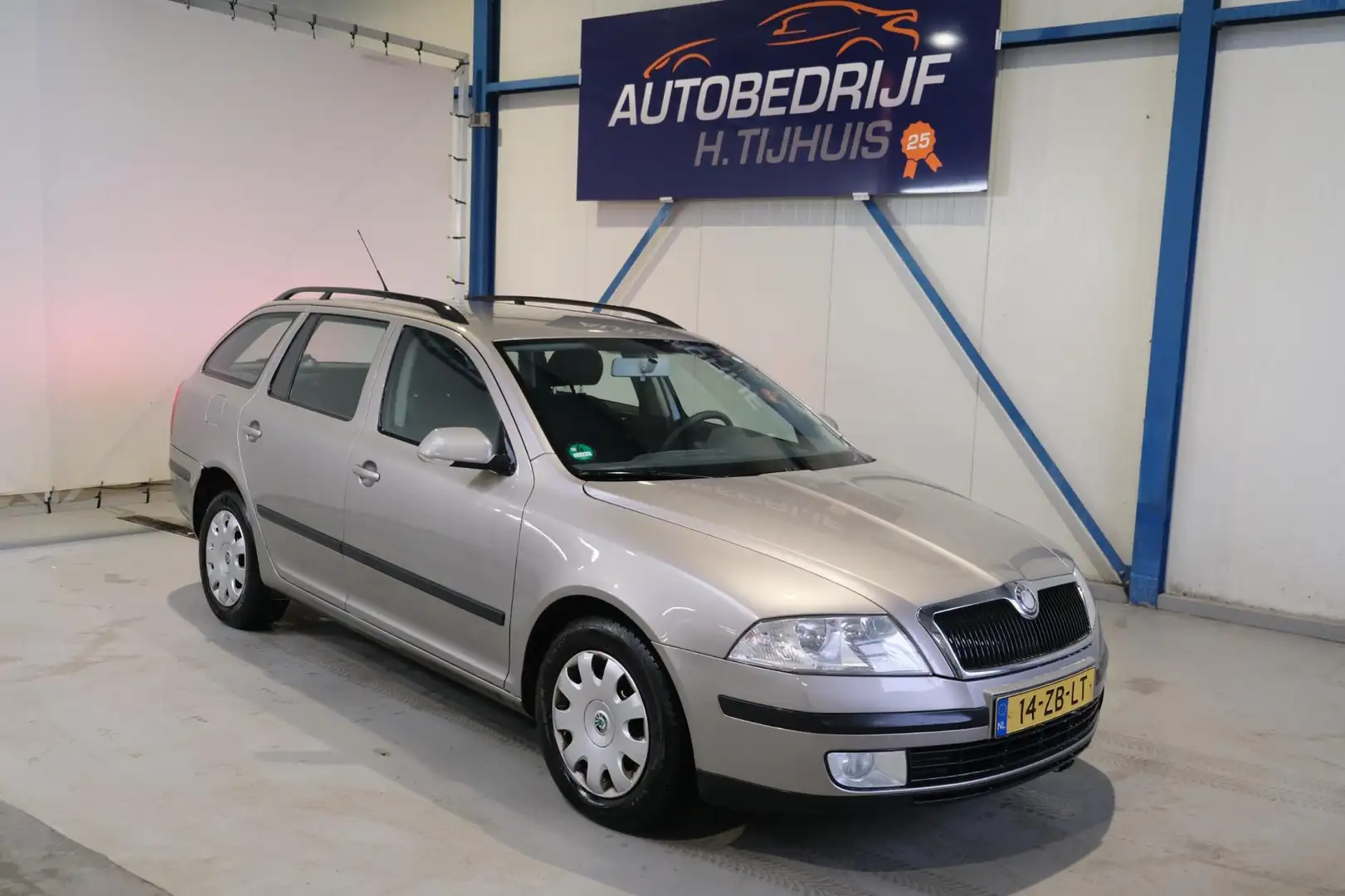Skoda Octavia Combi 1.9 TDI Ambiente - Airco, Cruise, Trekhaak. Beige - 1