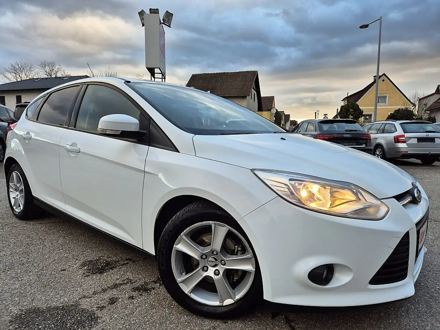 Ford Focus iConic 1,0 EcoBoost Weiß - 1