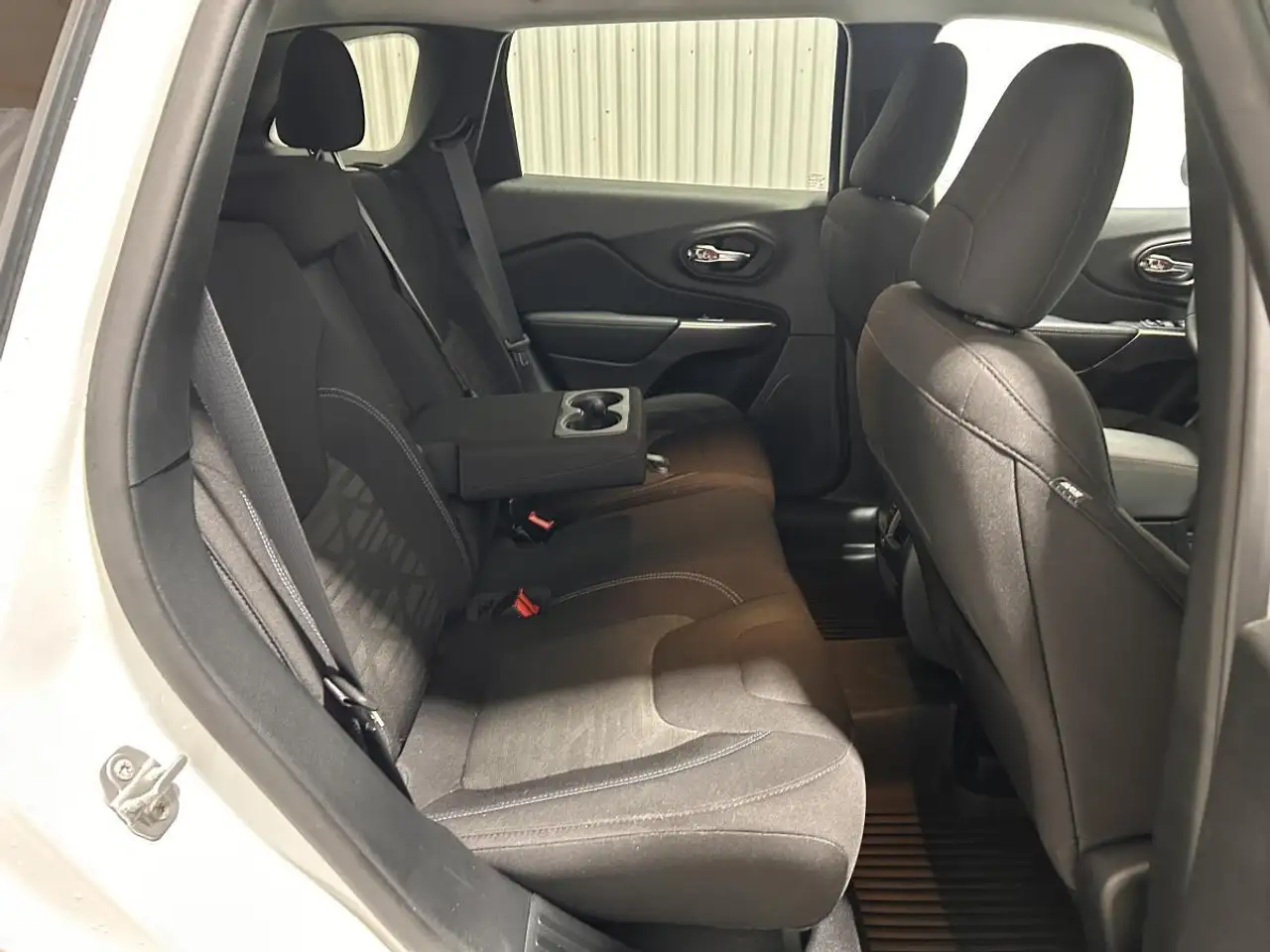 Jeep Cherokee снимка Jeep Cherokee
