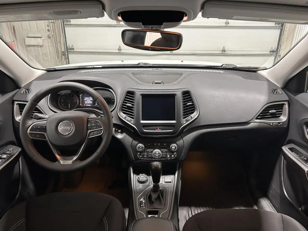 Jeep Cherokee снимка Jeep Cherokee