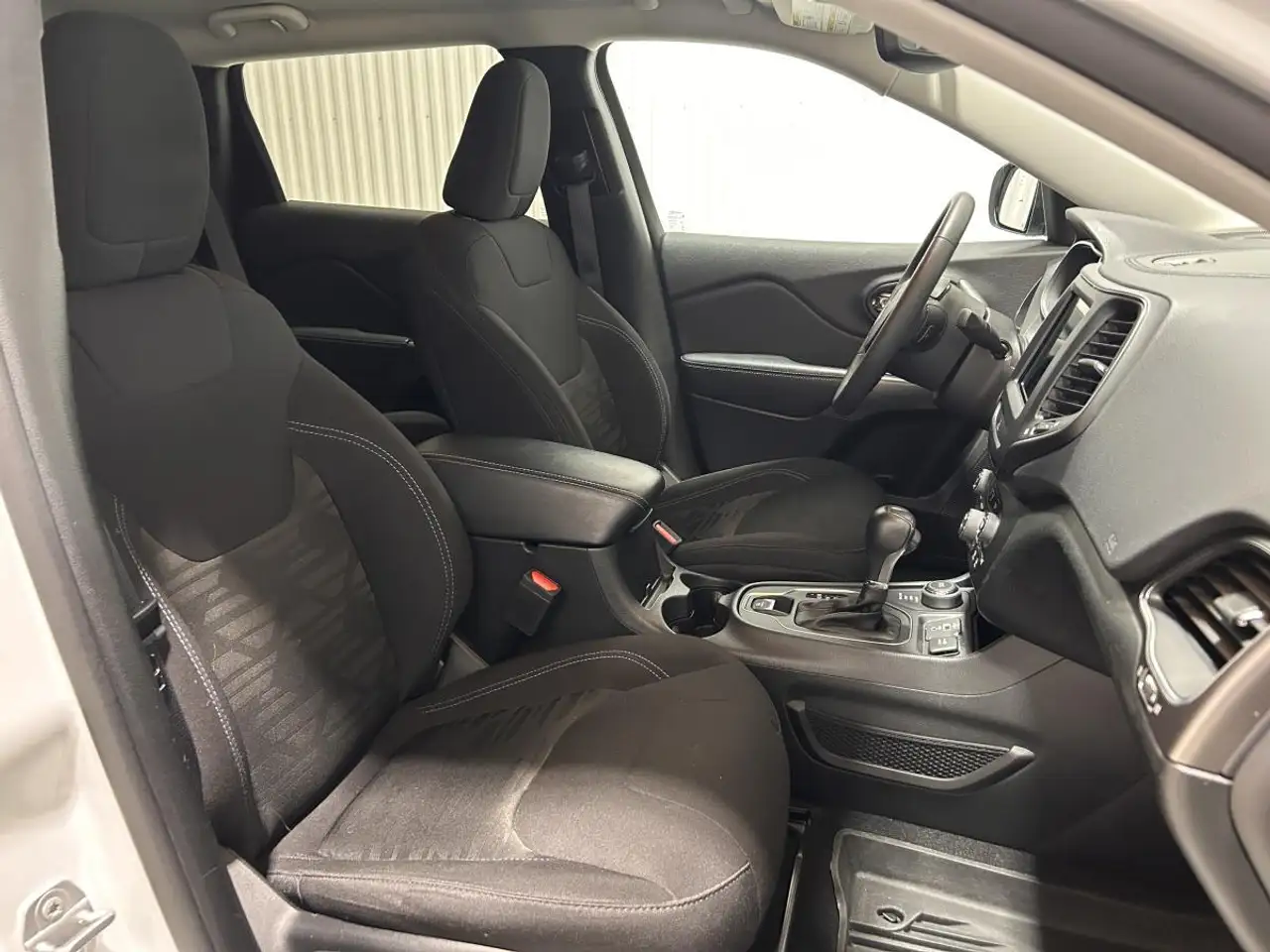 Jeep Cherokee снимка Jeep Cherokee