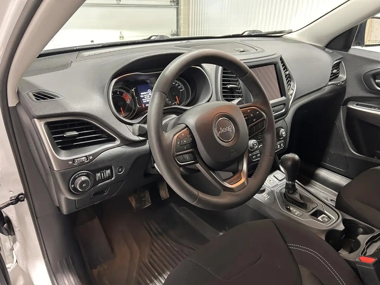 Jeep Cherokee снимка Jeep Cherokee