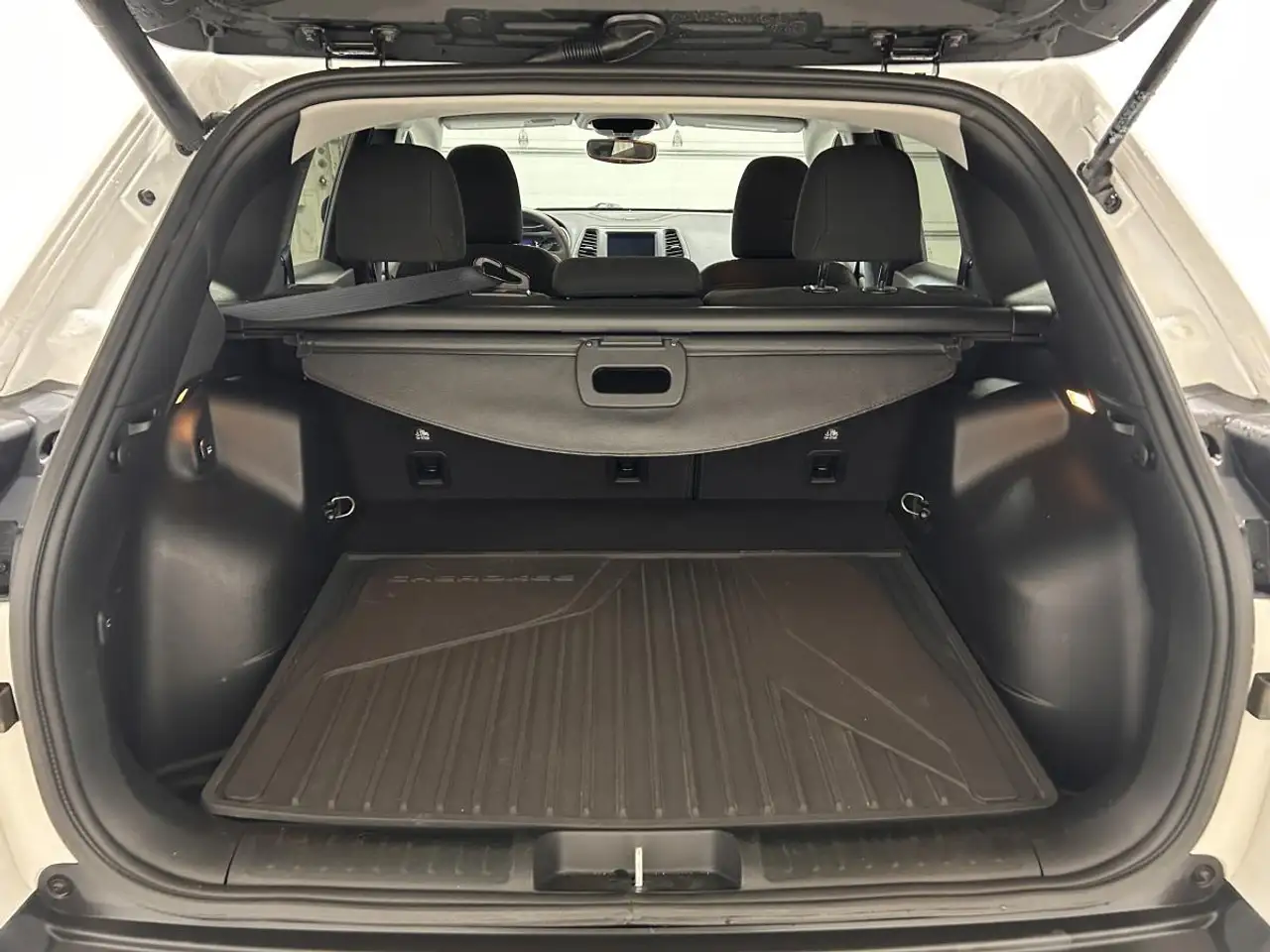 Jeep Cherokee снимка Jeep Cherokee