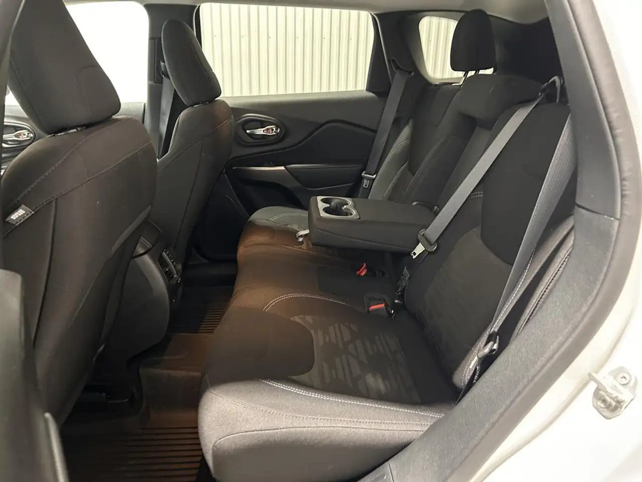 Jeep Cherokee снимка Jeep Cherokee