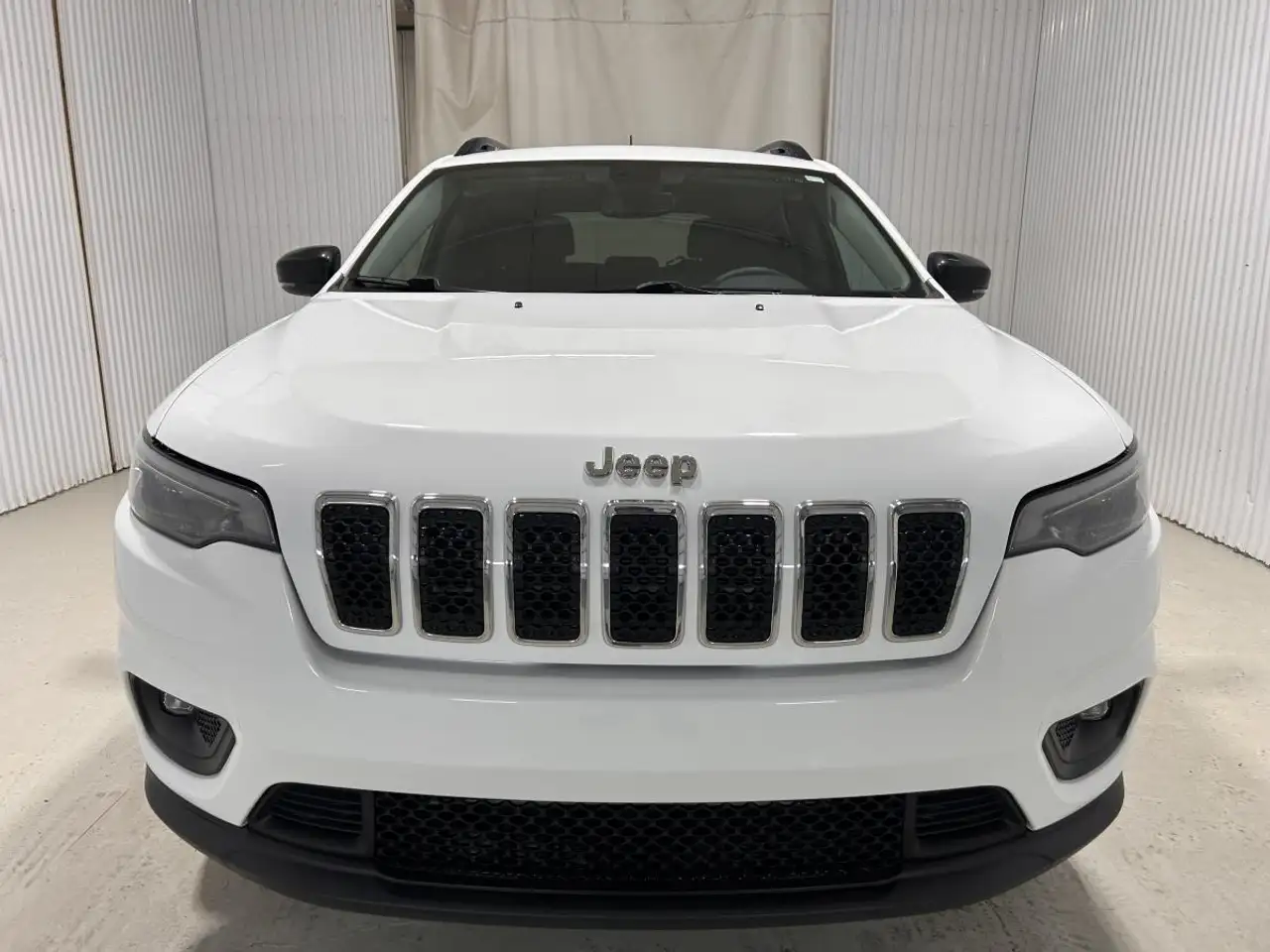 Jeep Cherokee снимка Jeep Cherokee