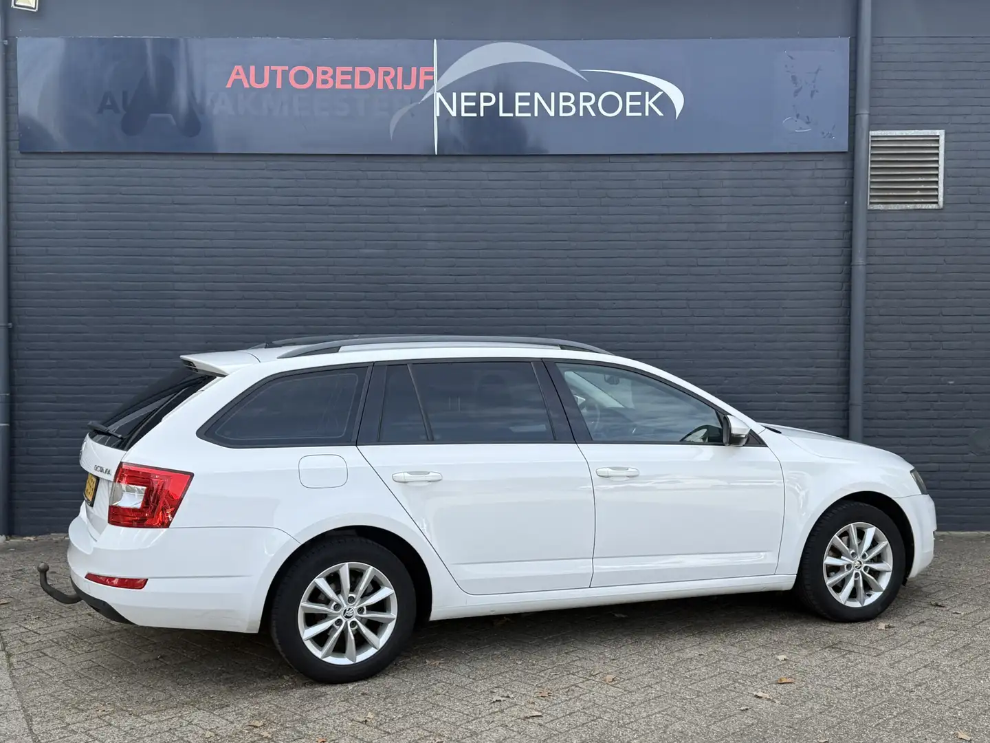 Skoda Octavia Combi 1.2 TSI Greentech Ambition Businessline Navi Blanc - 2