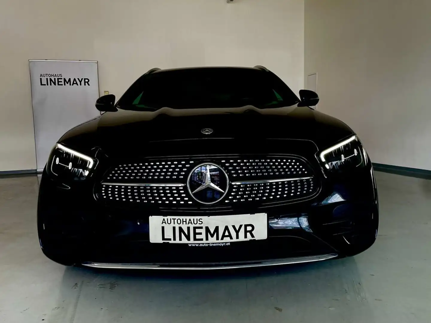 Mercedes-Benz E 300 de T 9G-Tronic AMG-Line Grau - 2