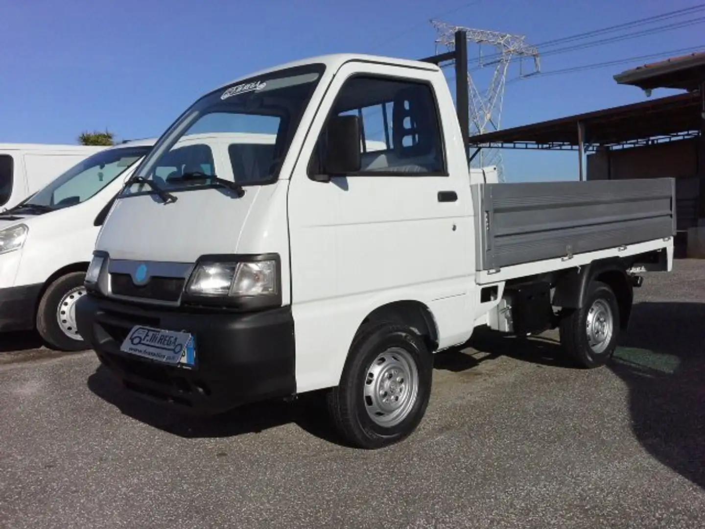 Piaggio Porter 1.3 BENZINA 16V 65CV CASSONE FISSO LUNGO 2,30 M Bianco - 1