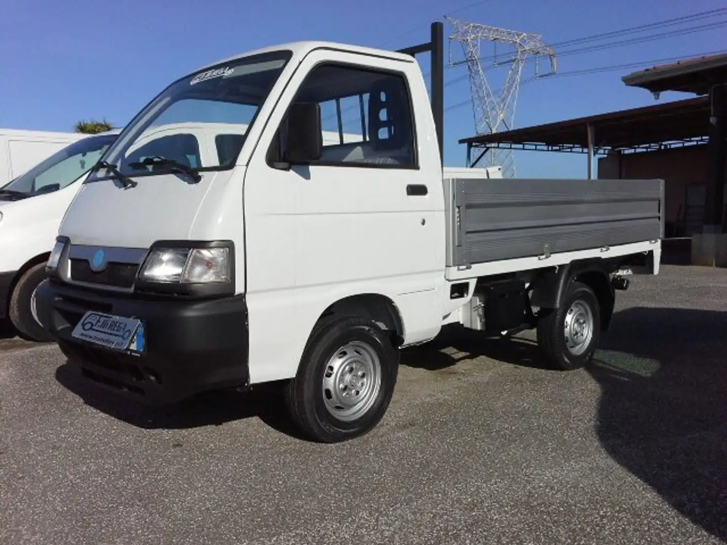 Piaggio Porter 1.3 BENZINA 16V 65CV CASSONE FISSO LUNGO 2,30 M Bianco - 2