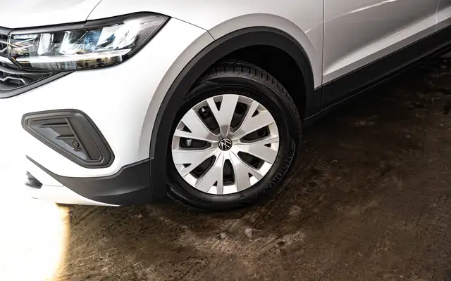 Volkswagen T-Cross view 5