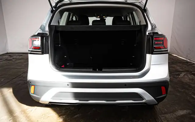 Volkswagen T-Cross view 6