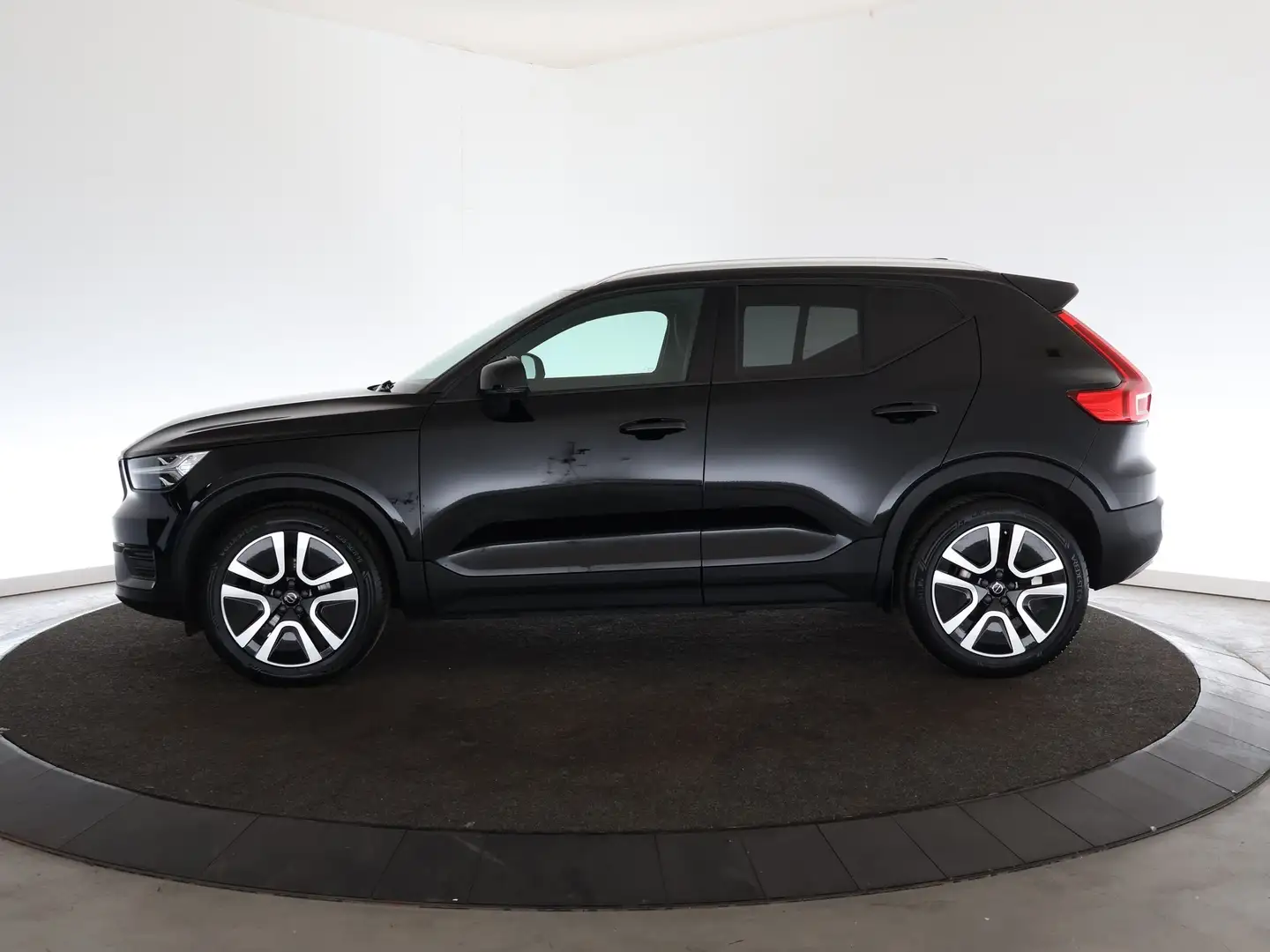 Volvo XC40 1.5 T2 Momentum Zwart - 2