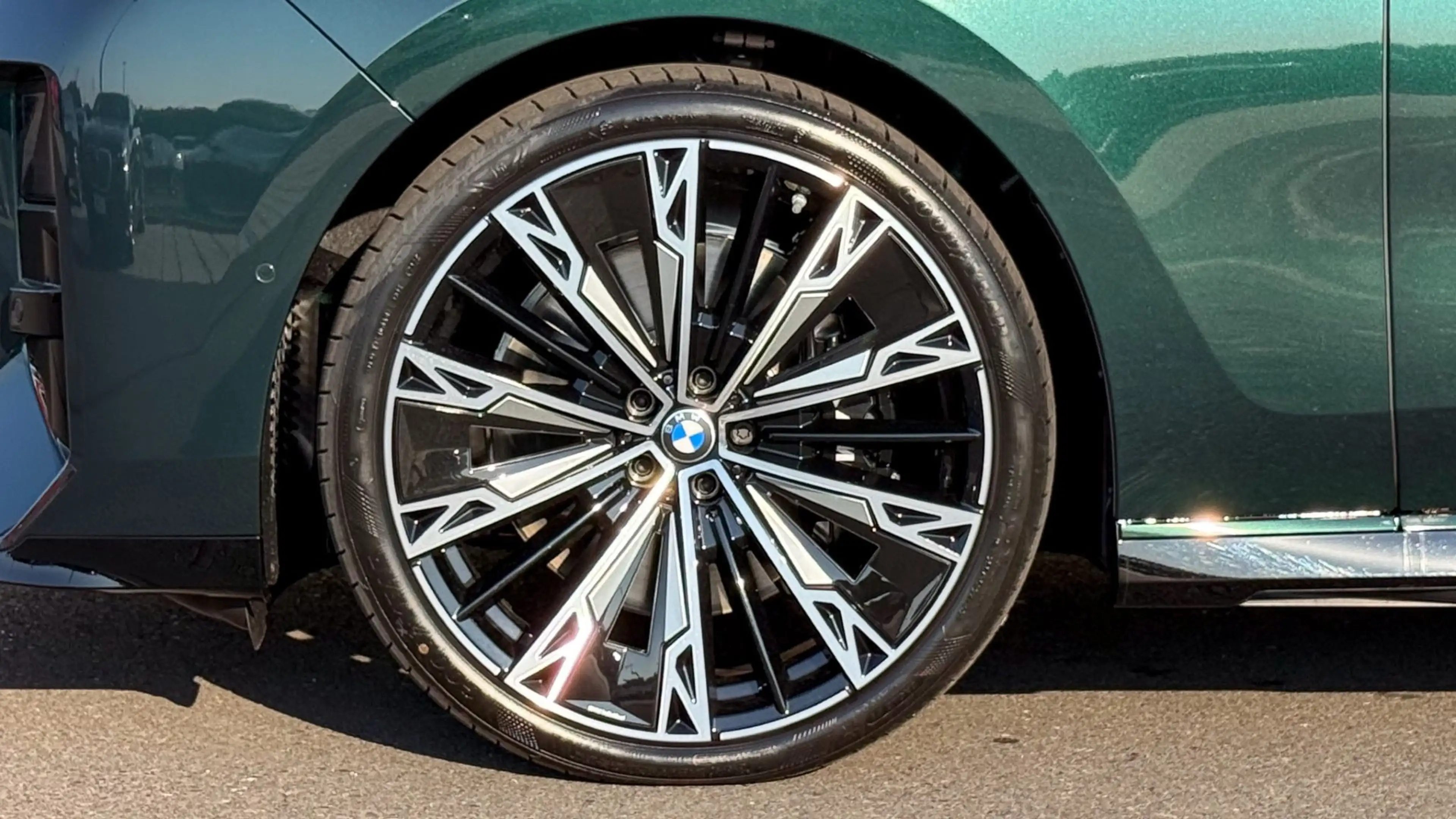 BMW 740 xDrive M-Sportpaket Pro — photo 7