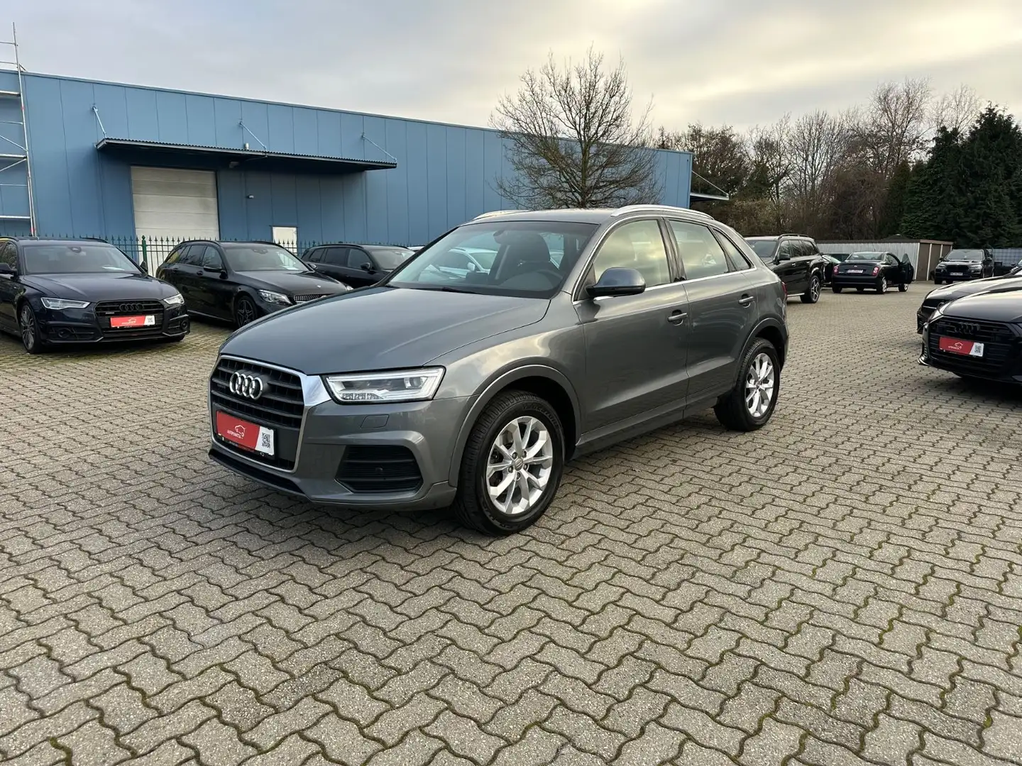 Audi Q3 design quattro LED Key SHZ Temp PDC Alu NAVI Gris - 1
