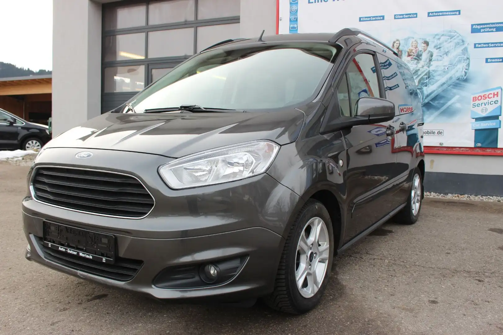 Ford Tourneo Courier Titanium Braun - 2