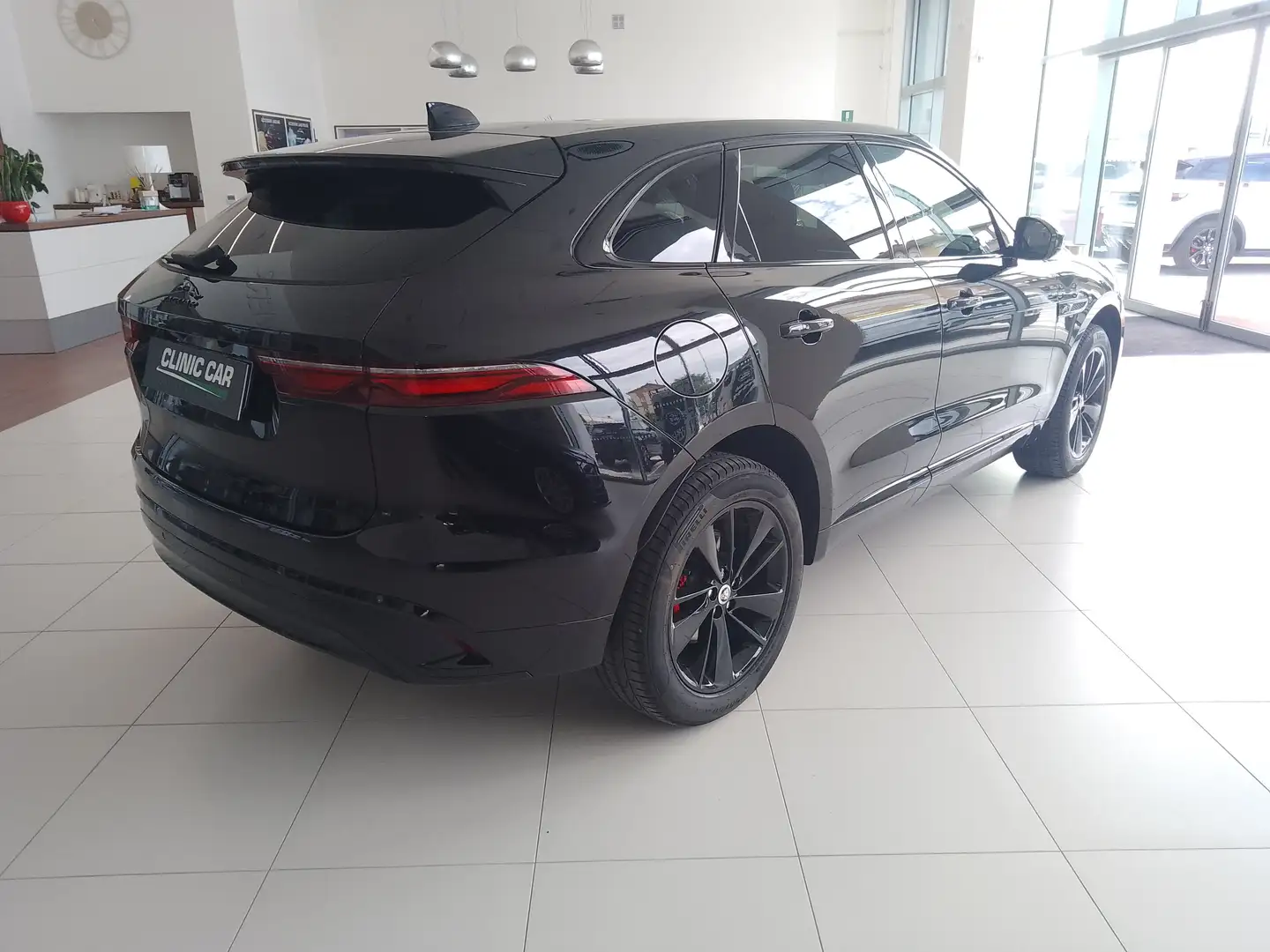 Jaguar F-Pace F-Pace 2.0d i4 mhev R-Dynamic SE awd 204cv auto Noir - 2