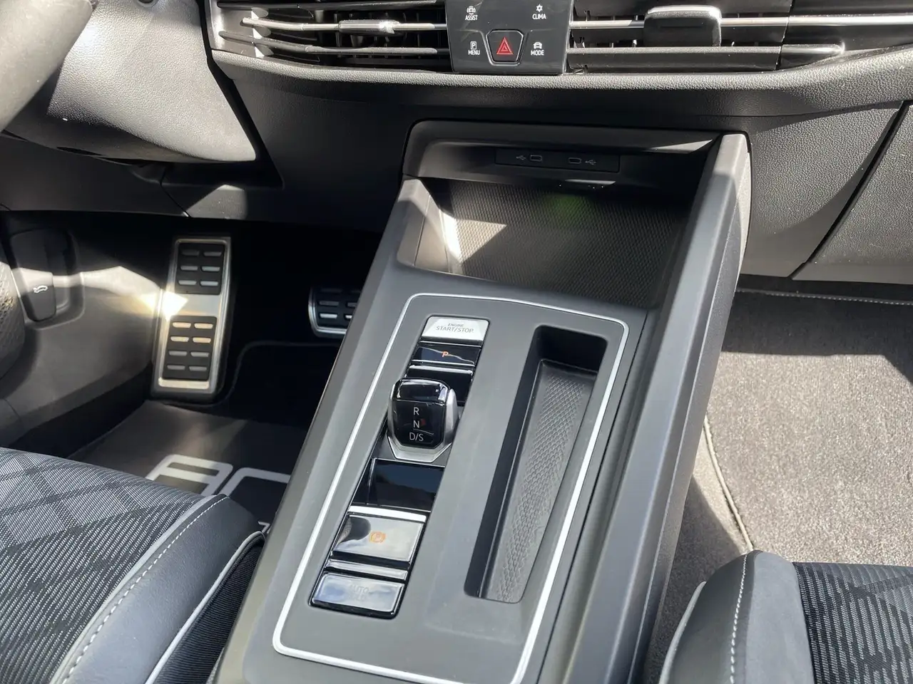 Volkswagen Golf VIII R Line Black 4M Matrix+HuD+Pano+ACC+KeyGo+AHK, миниатюра 14