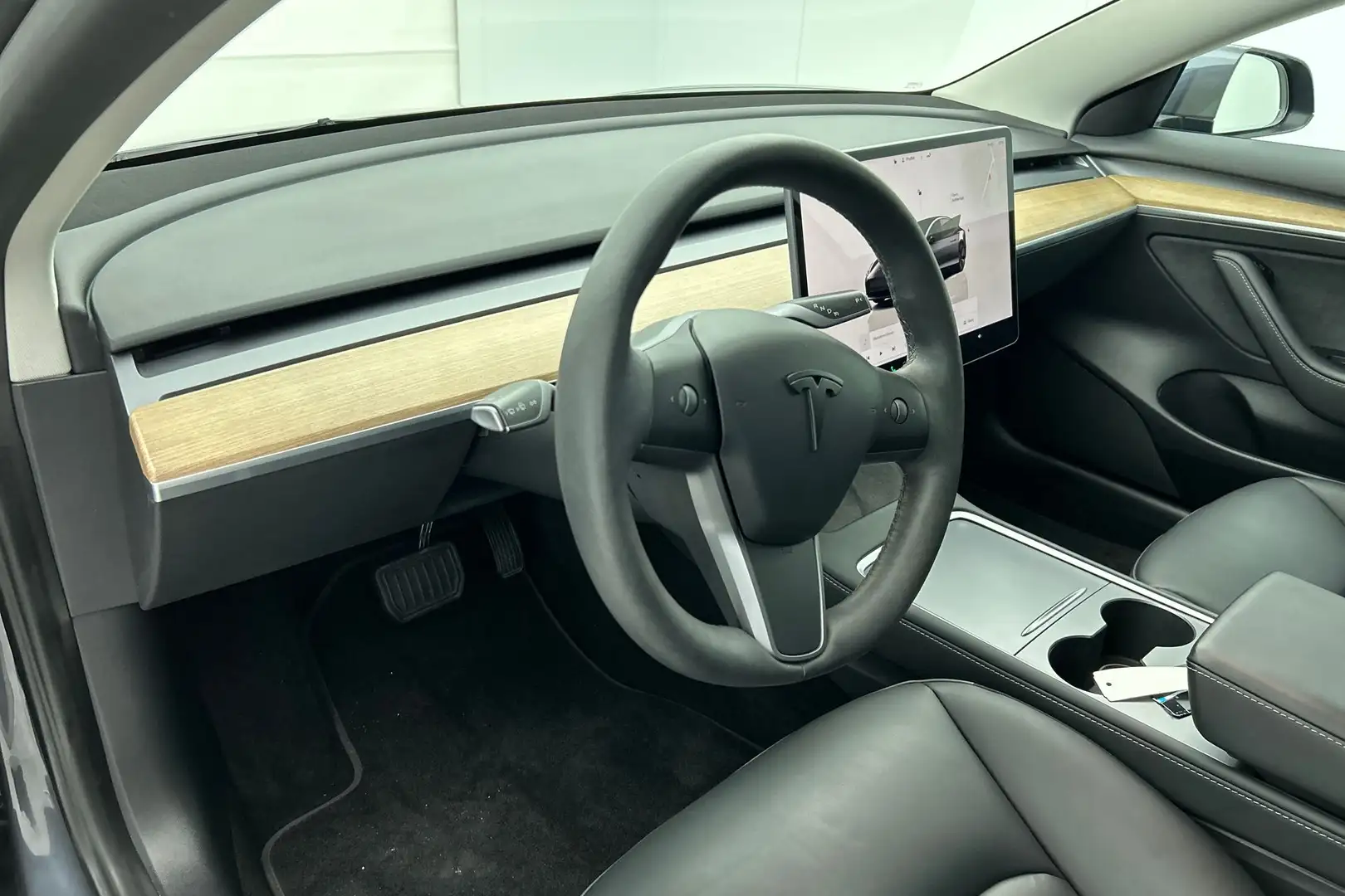 Tesla Model 3 Standard RWD Plus, Basic Autopilot, Panoramadak Grau - 2