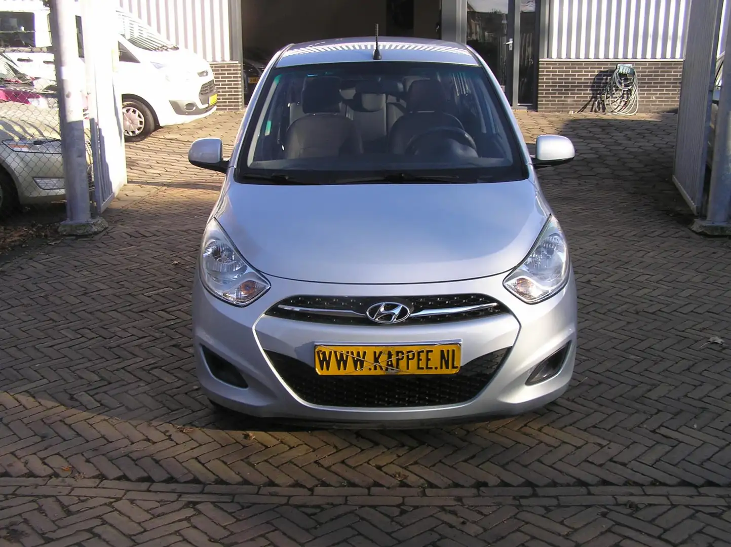 Hyundai i10 1.0 i-Drive Cool 80 d km nap pas airco nieuwe apk Gris - 2