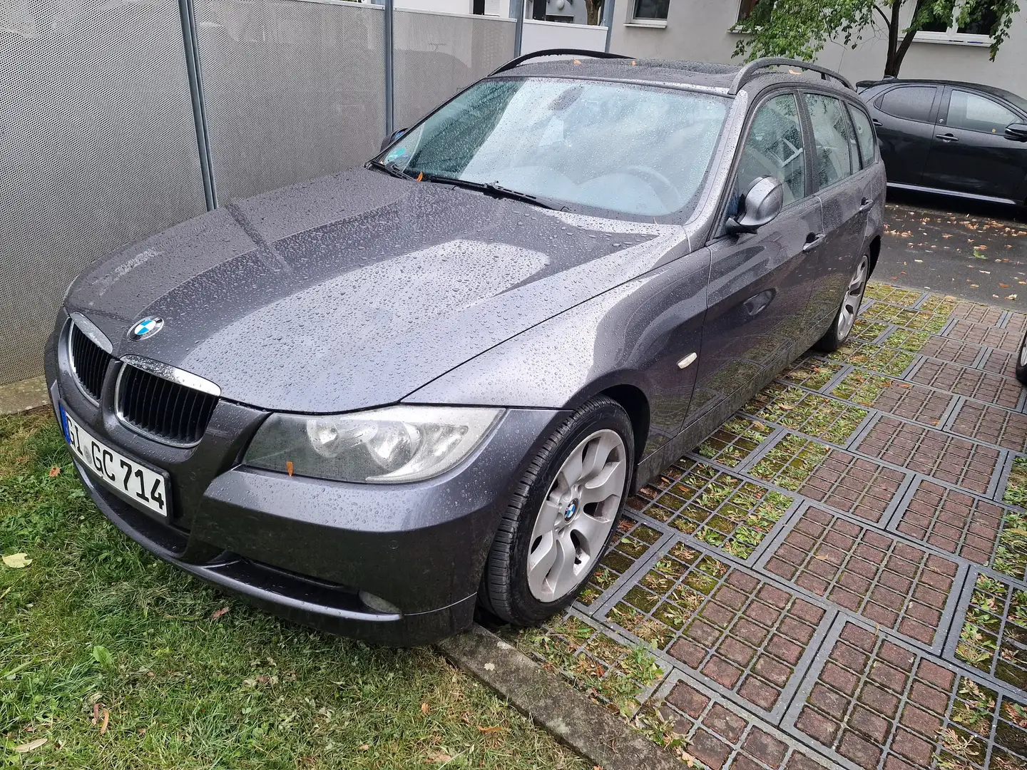 BMW 320 3er Touring 320i Touring Aut. Grau - 1