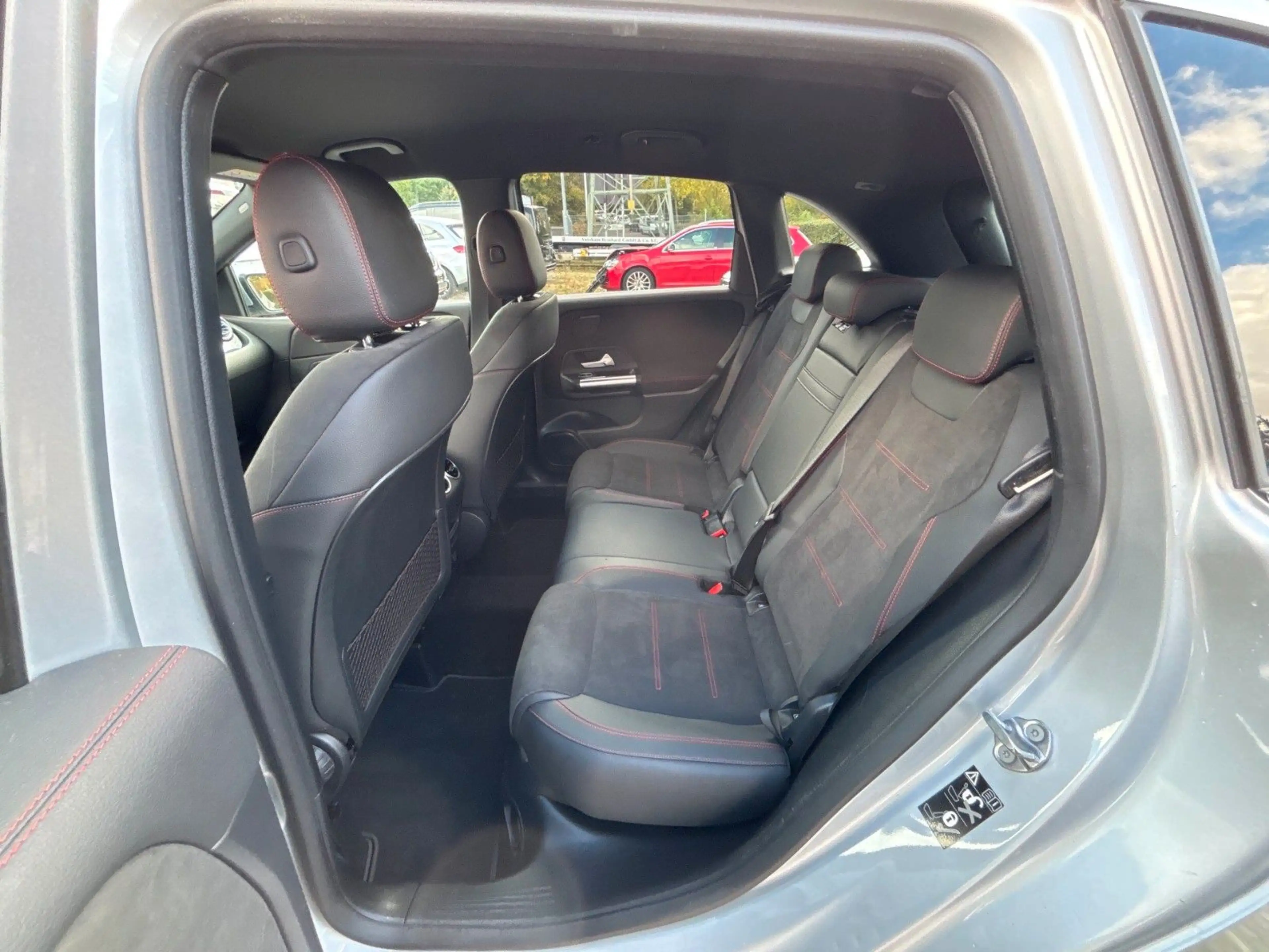 Mercedes-Benz B 180 B180 AMG LED R-KAM KEYLESS NAVI AMBIENTE SITZ-HZ — photo 14