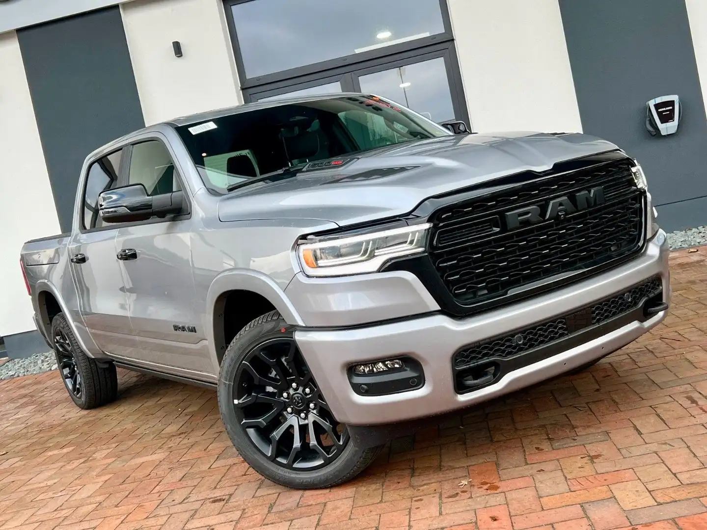 Dodge RAM Limited Night MY25 H/O 540PS 3.0 TT AHK LPG Argento - 2