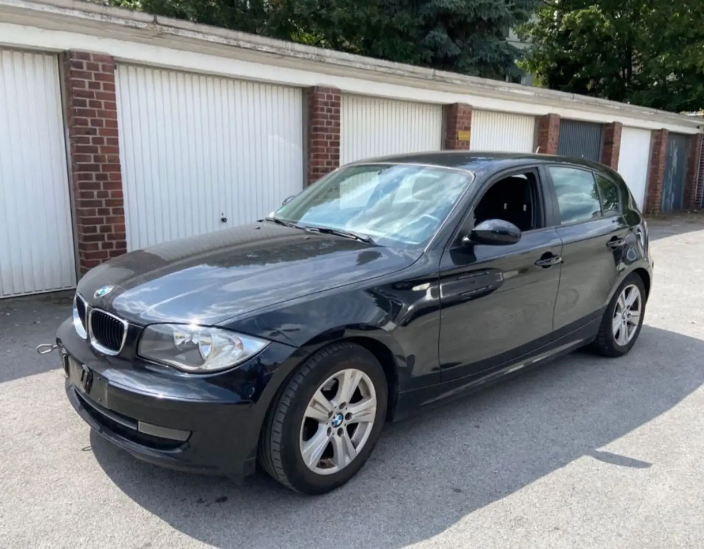 BMW 118 Baureihe 1 Lim. 118i MOTORSCHADEN Černá - 2