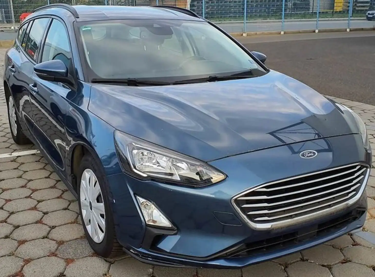 Ford Focus TOURNIER ECOBOOST AUTOMATIK + Winterpaket Blau - 2
