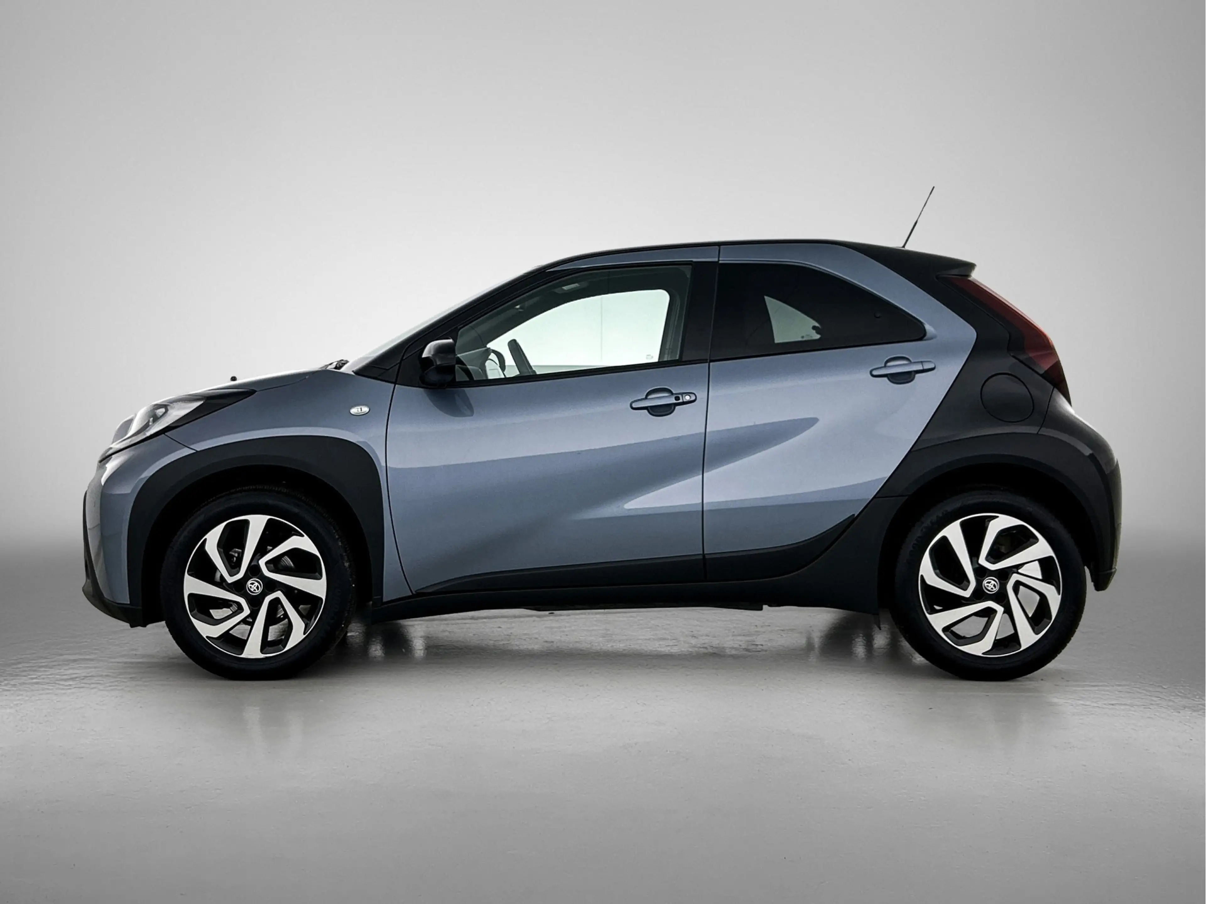 Toyota Aygo X 1.0 VVT-i S-CVT Pulse + | BTW Voertuig | Parkeerse — photo 3