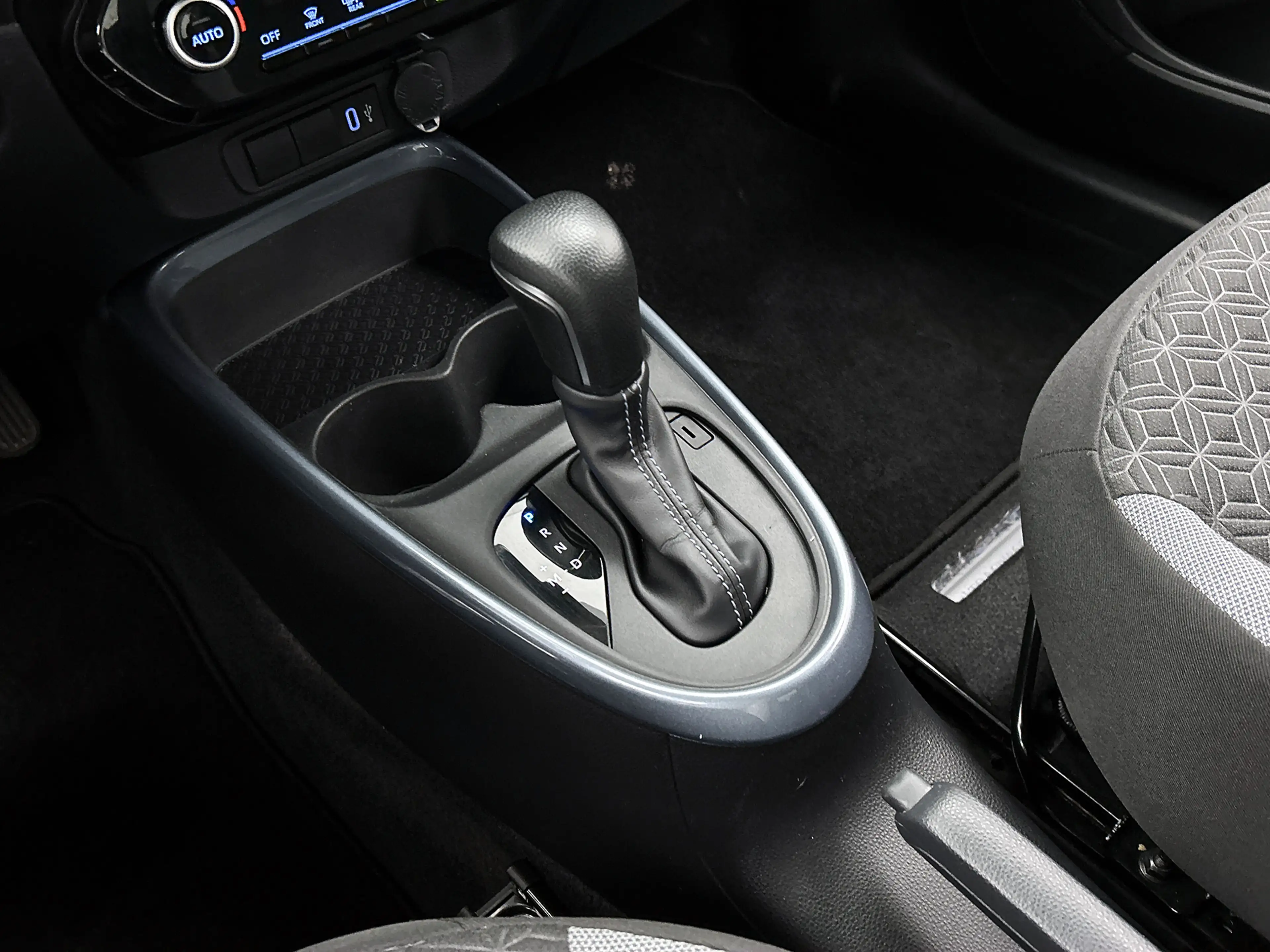 Toyota Aygo X 1.0 VVT-i S-CVT Pulse + | BTW Voertuig | Parkeerse — photo 12