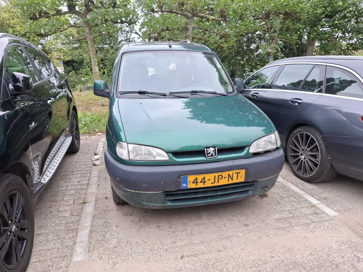 Peugeot Partner 1.6-16V Comb.Sp.Zen. Зелёный - 1