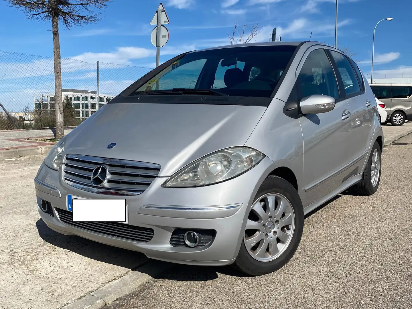 Mercedes-Benz A 150 A 150 Elegance 5 puertas Plateado - 2