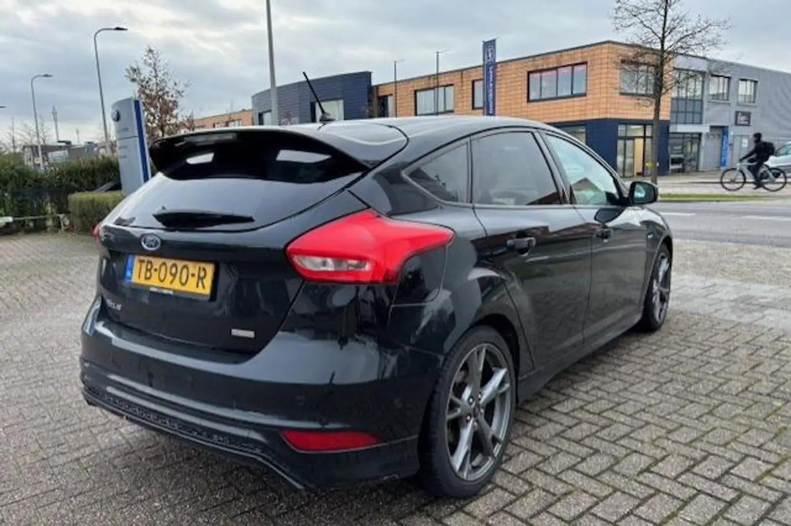 Ford Focus 1.0 ST-Line Zwart - 2
