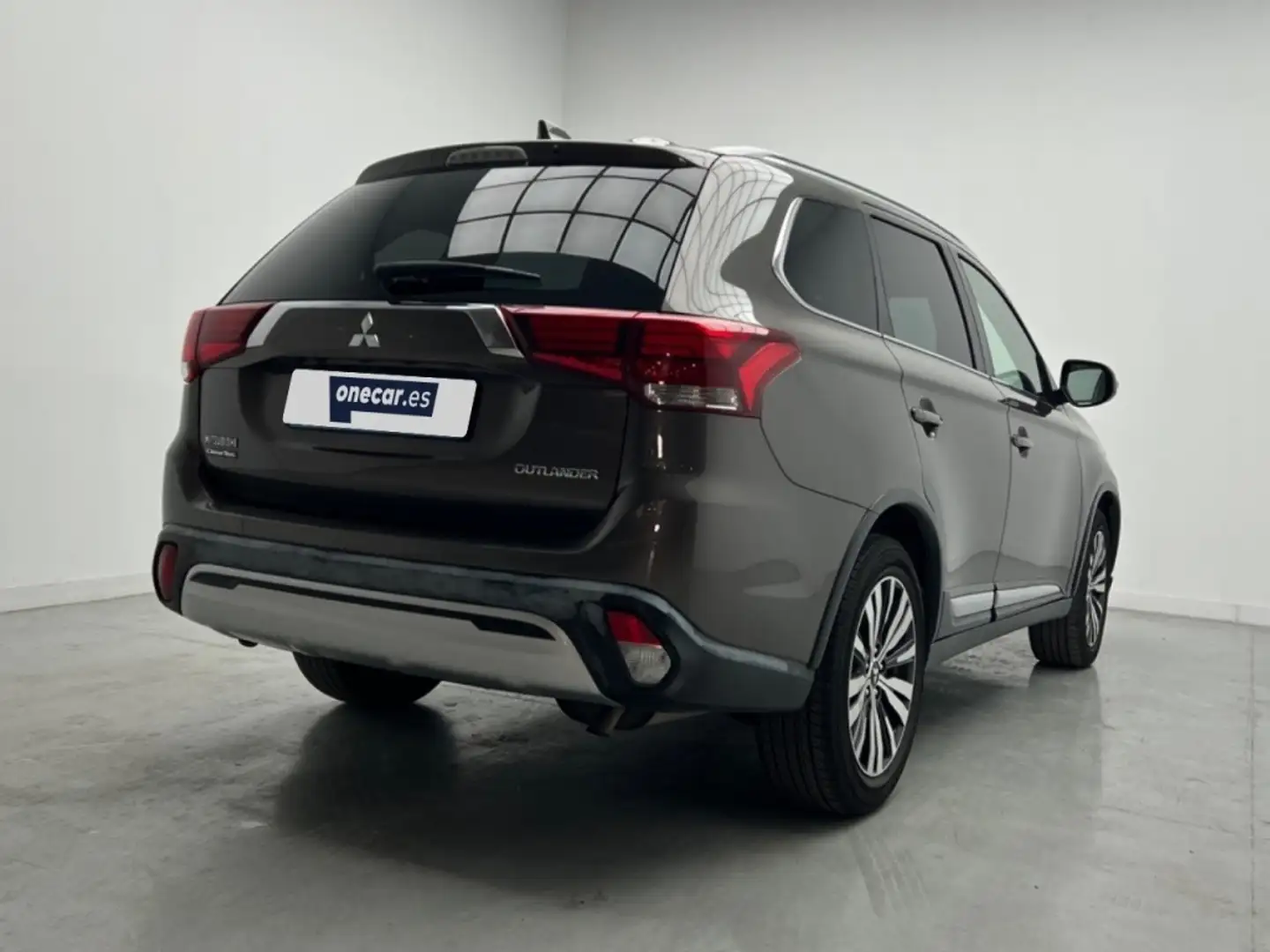 Mitsubishi Outlander 200 MPI Motion 2WD 7pl. CVT Gris - 2