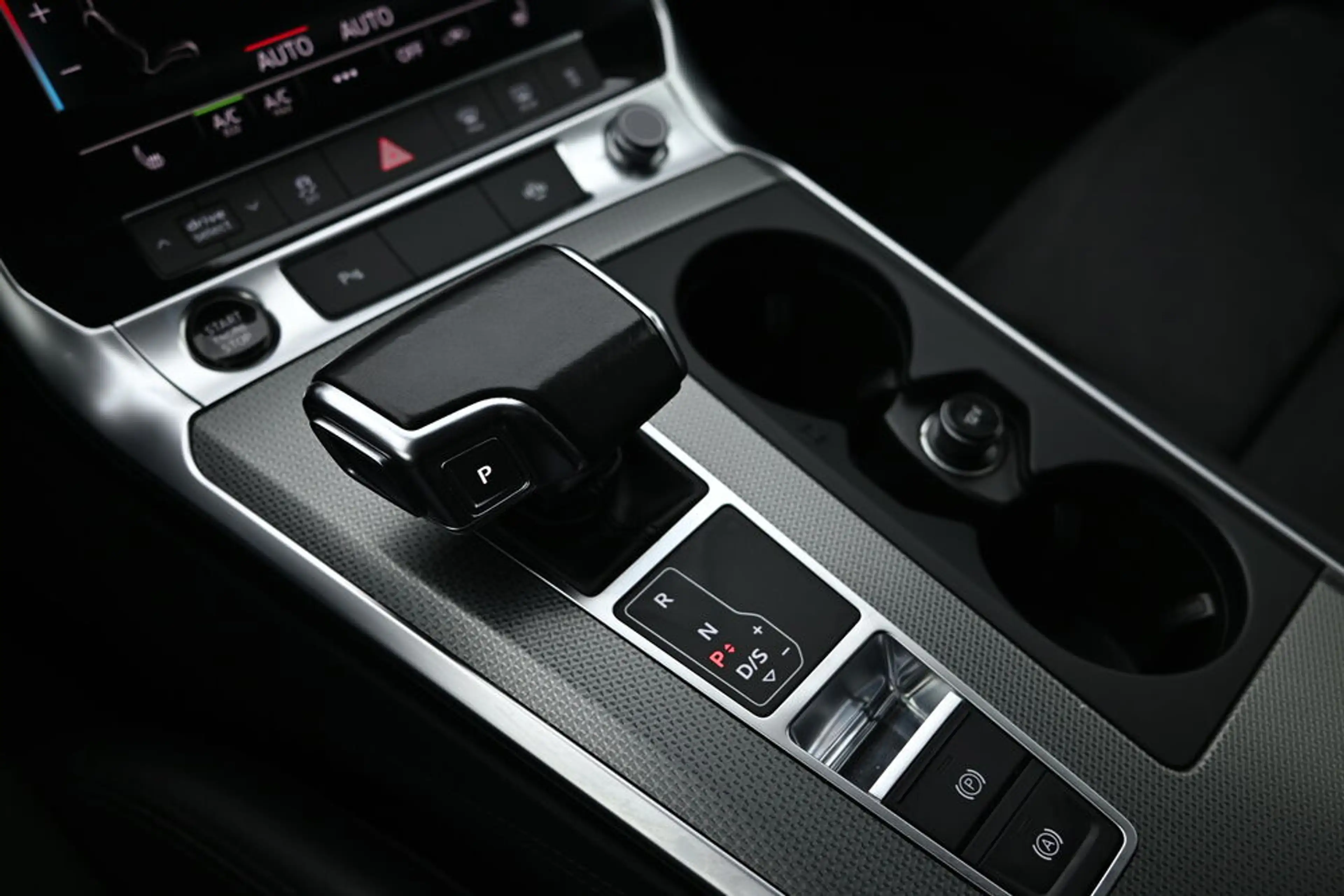 Audi A6 allroad 40 TDI quattro S tronic — photo 12