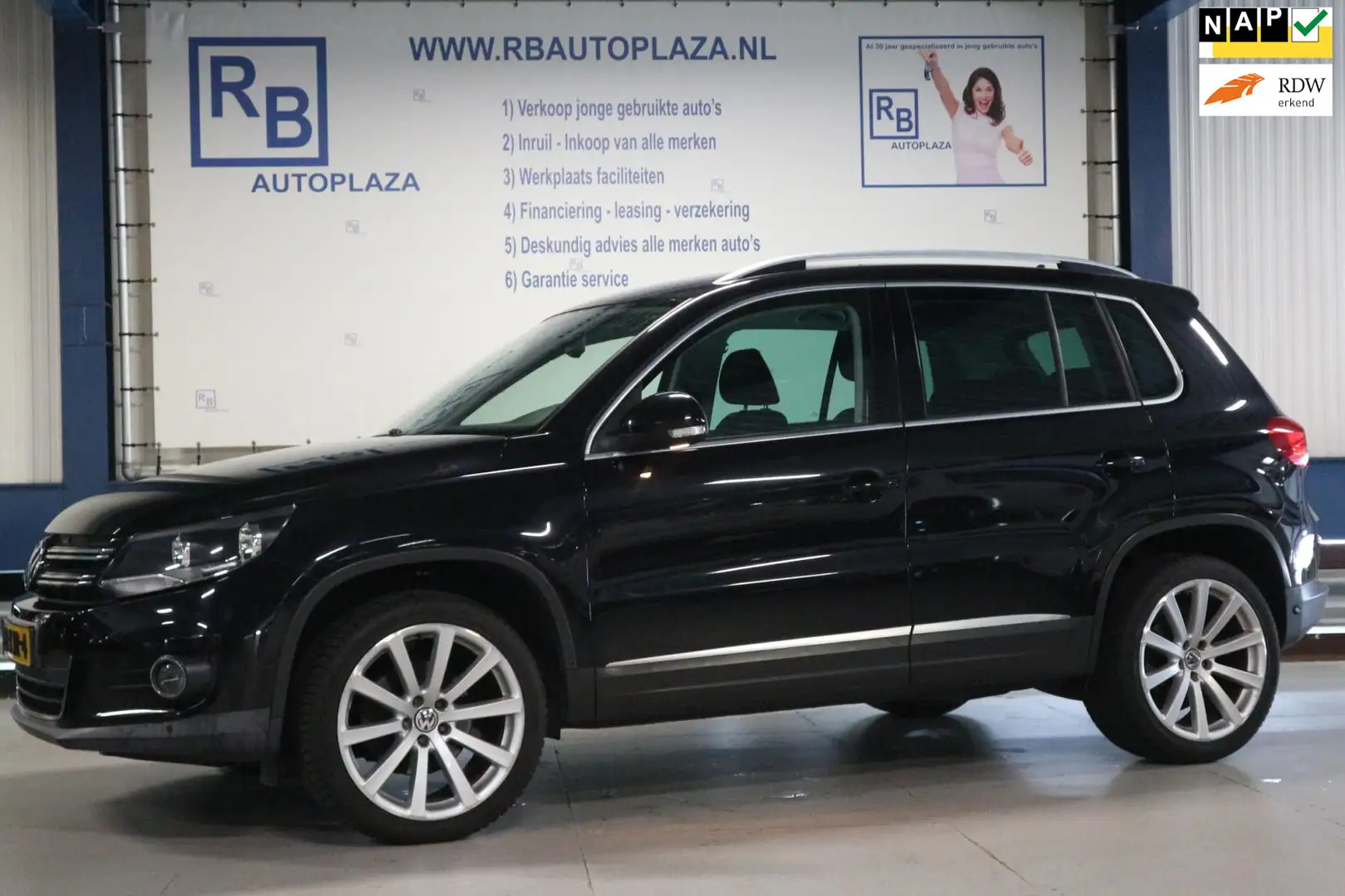 Volkswagen Tiguan 1.4 TSI Sport&Style NIEUWE KETTING/ NAP/ PARKEERSE Zwart - 1