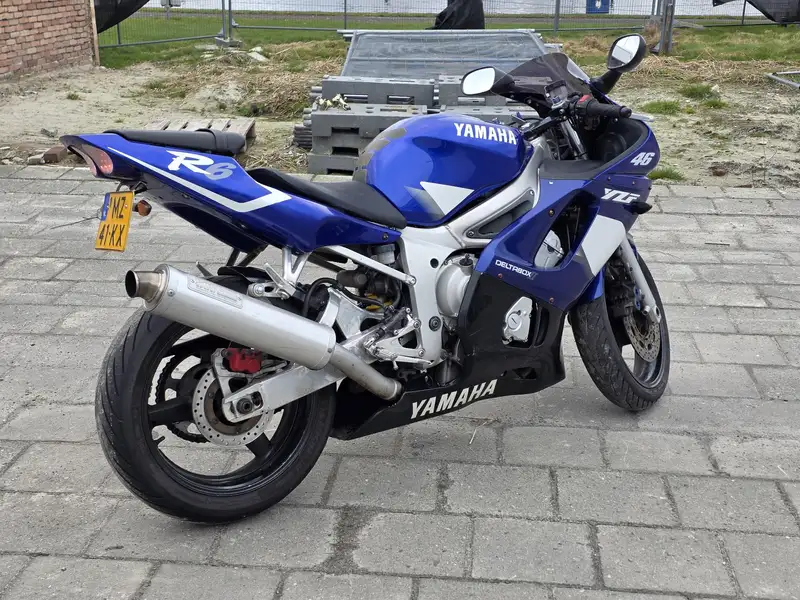 Yamaha YZF-R6 - foto 2